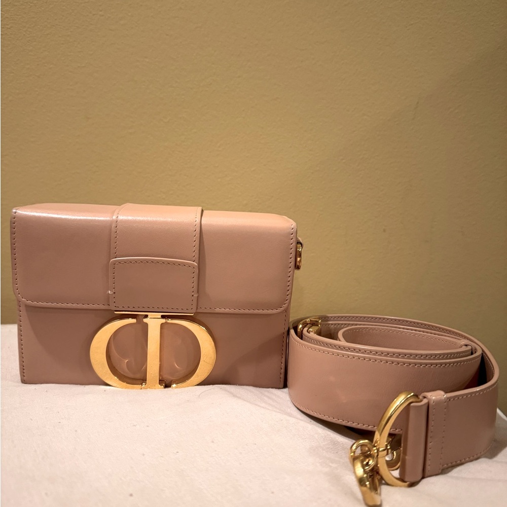 DIOR
30 Montaigne Box leather crossbody bag
Very good condition